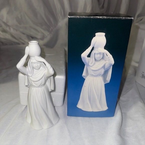 Avon Nativity Collectibles Woman with Water Jar Porcelain Figurine New in Box - Picture 1 of 7